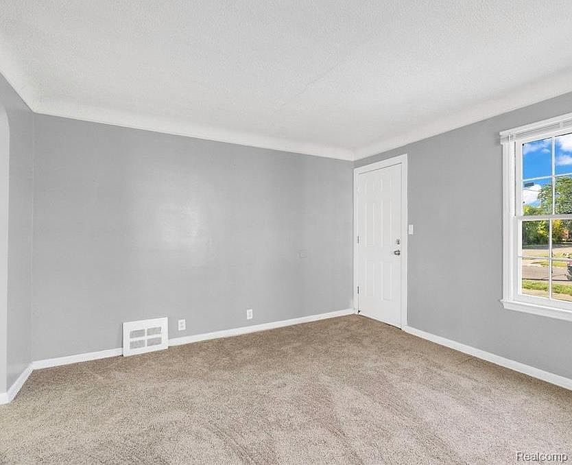 16600 Bringard Dr Detroit, MI 48205 - Thumbnail 4