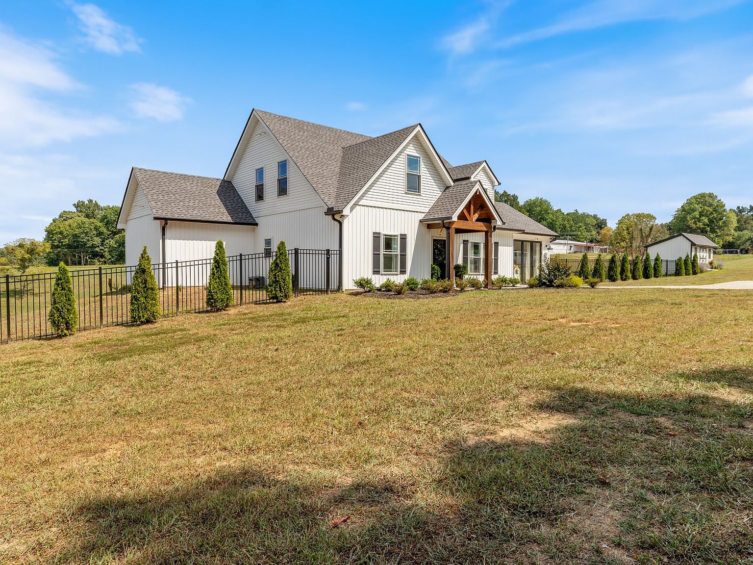 1020 Loggins Rd Charlotte, TN 37036 - Thumbnail 4