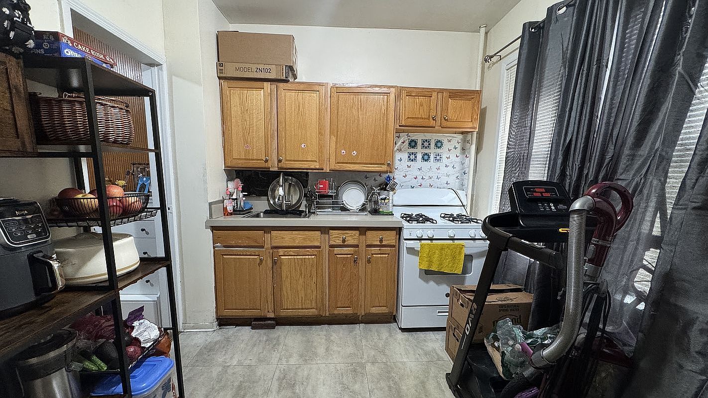 8A Brighton Ct Brooklyn, NY 11223 - Thumbnail 4