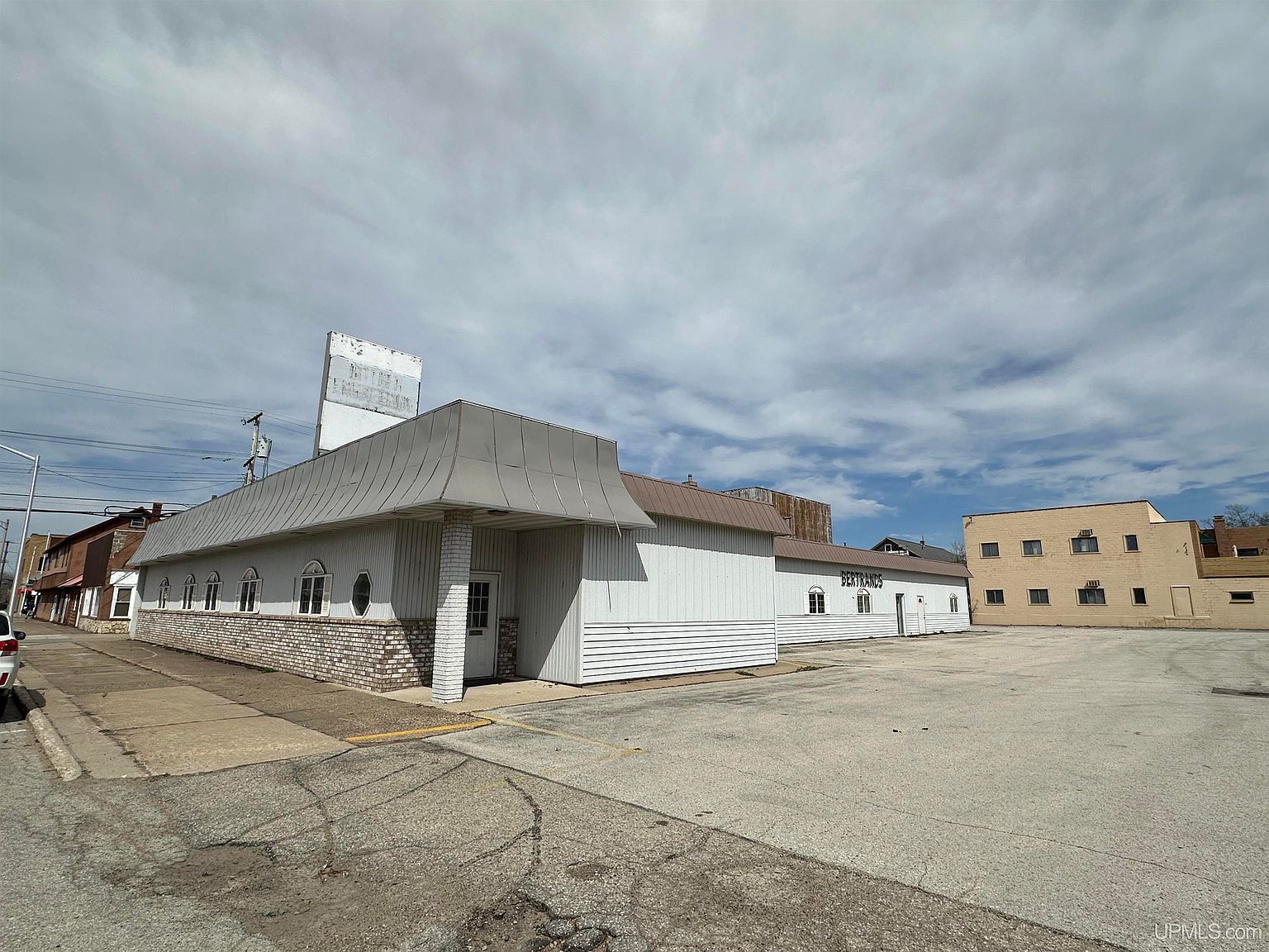 113 S 10th St Escanaba, MI 49829 - Thumbnail 4