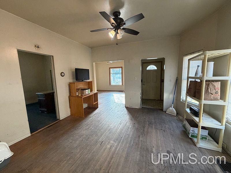 418 1st Ave S Escanaba, MI 49829 - Thumbnail 4
