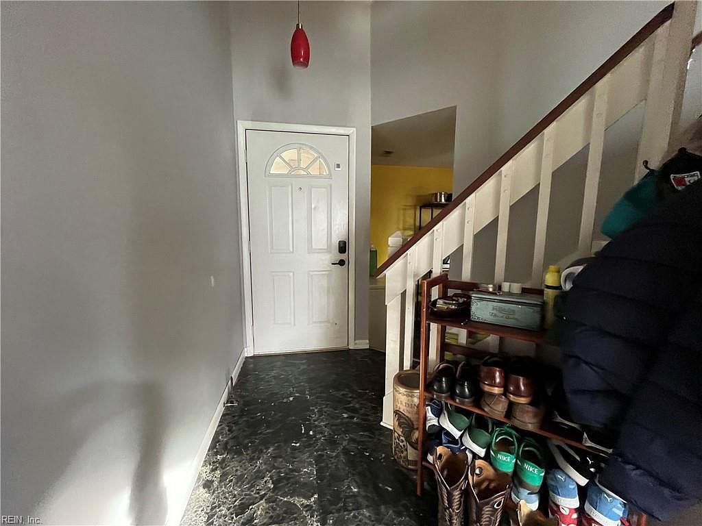 469 E Lake Cir Chesapeake, VA 23322 - Thumbnail 4