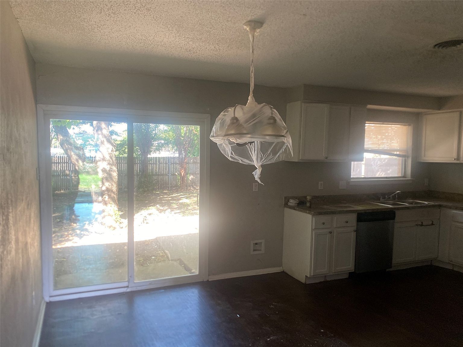 4927 Eastgate Cir Dallas, TX 75216 - Thumbnail 4