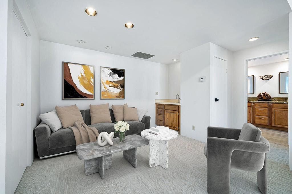 910 Island Dr APT 210 Rancho Mirage, CA 92270 - Thumbnail 4