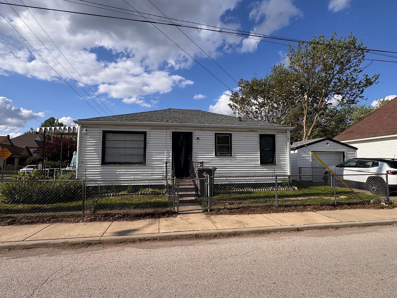 1255 Kappes St Indianapolis, IN 46221 - Thumbnail 4