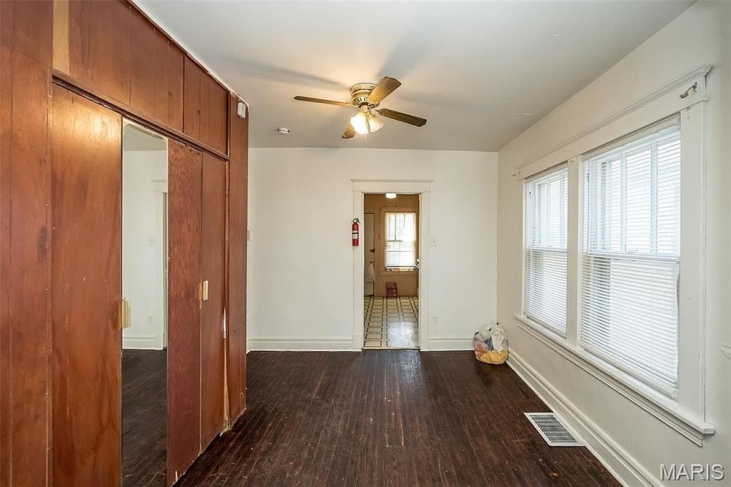 5422 Partridge Ave Saint Louis, MO 63120 - Thumbnail 4