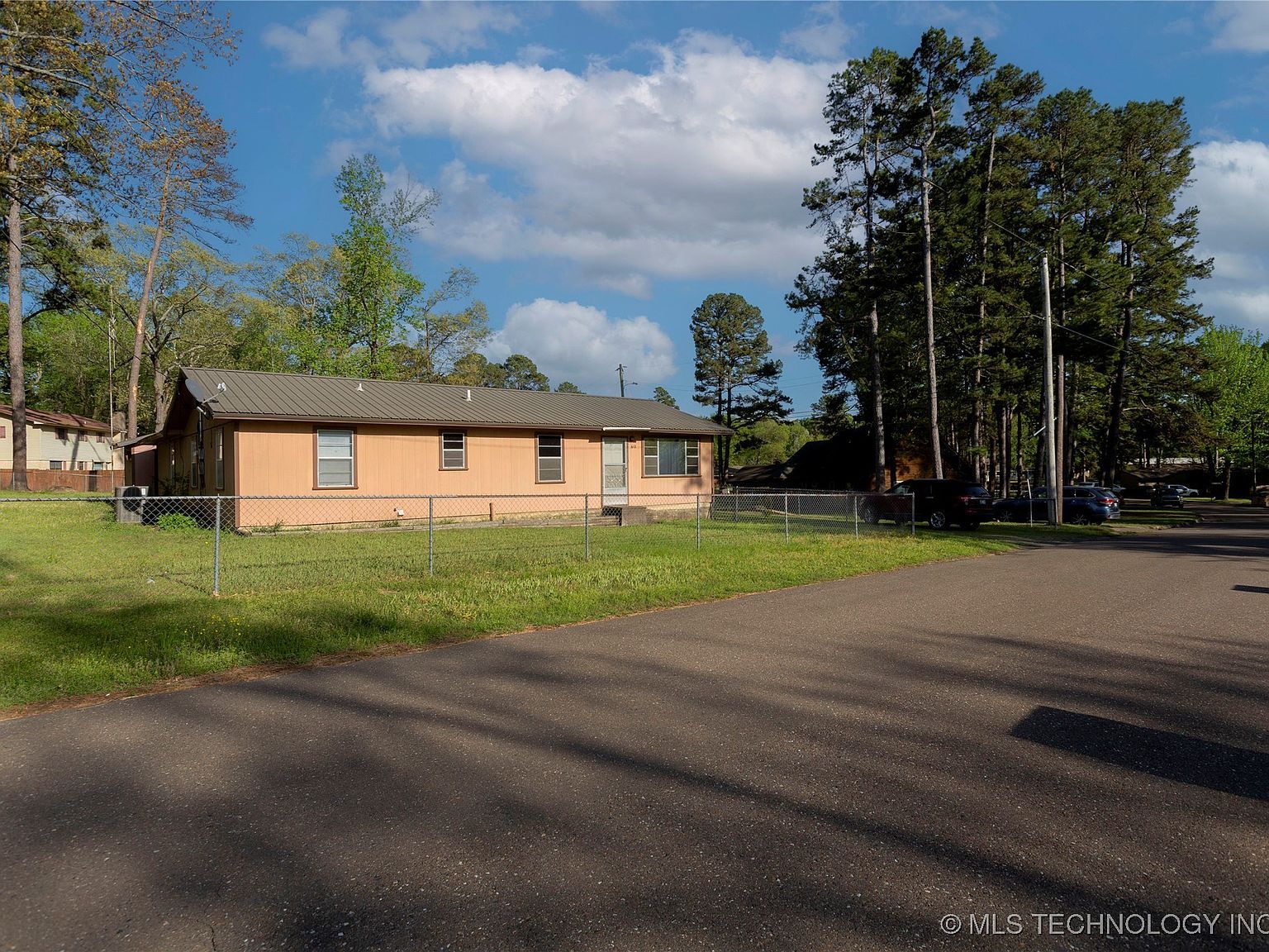 612 W Circle Dr Broken Bow, OK 74728 - Thumbnail 4