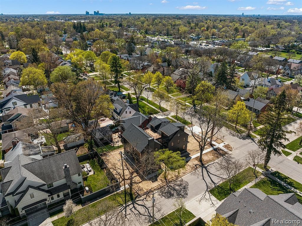 1723 Birmingham Blvd Birmingham, MI 48009 - Thumbnail 4