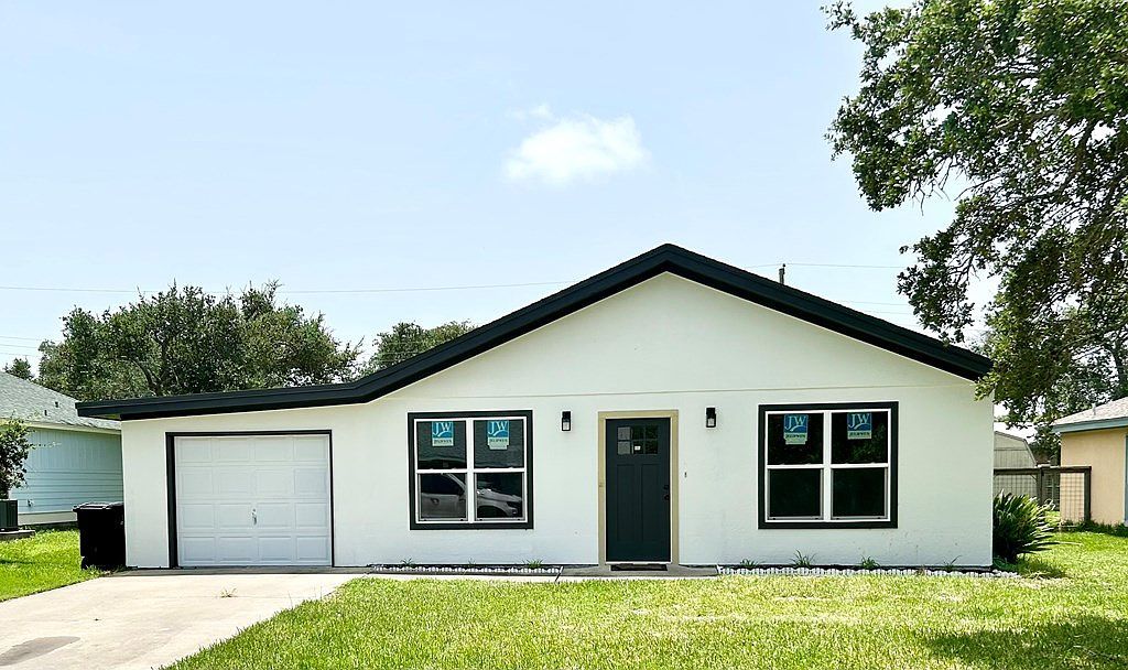 213 Lazy Ln Rockport, TX 78382 - Thumbnail 4