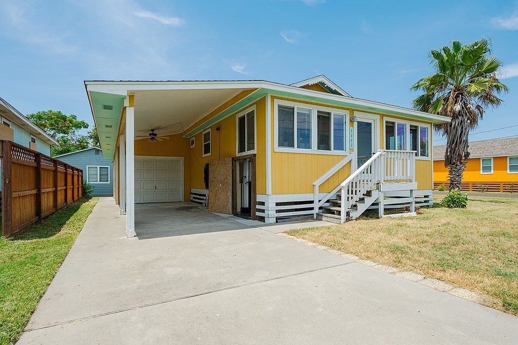 1003 S Pearl St Rockport, TX 78382 - Thumbnail 4