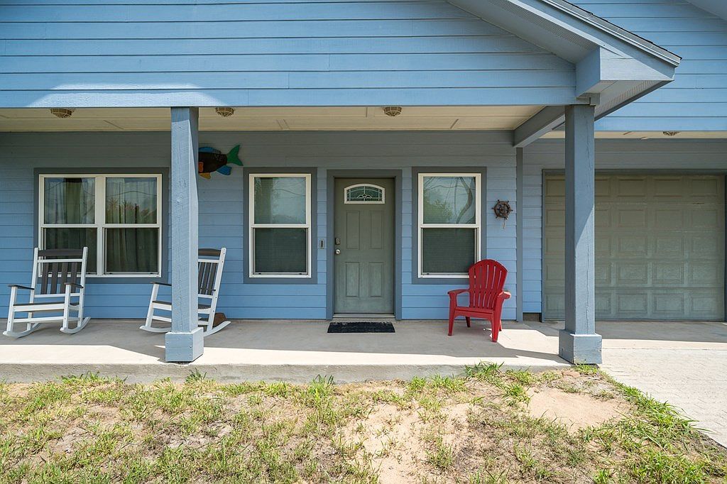 606 E Hackberry St Rockport, TX 78382 - Thumbnail 4