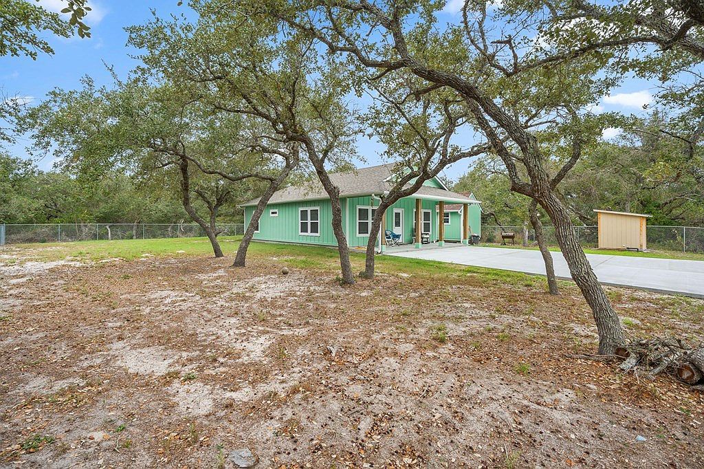 2409 Patton St Rockport, TX 78382 - Thumbnail 4