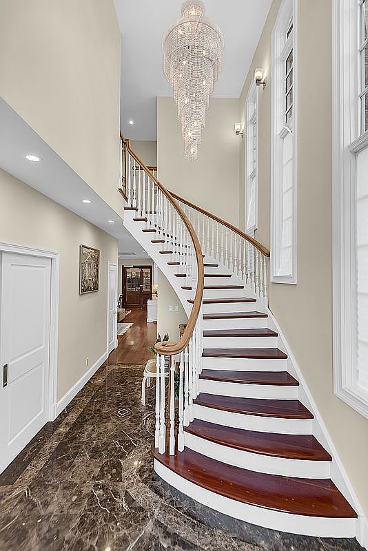 209-25 28th Ave #1 Bayside, NY 11360 - Thumbnail 4