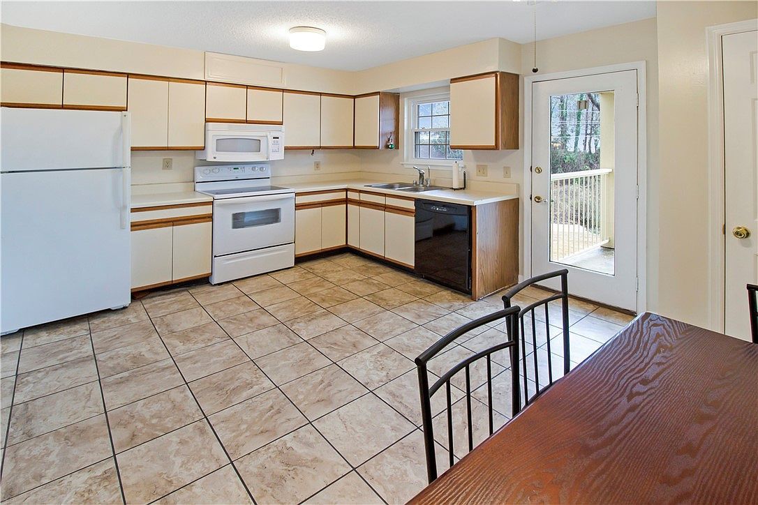 1761 Wire Rd APT 11 Auburn, AL 36832 - Thumbnail 4