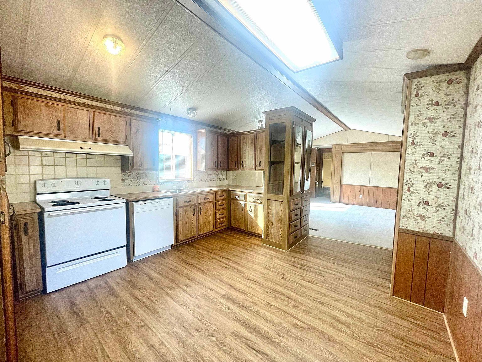 407 N Main St Springdale, WA 99173 - Thumbnail 4