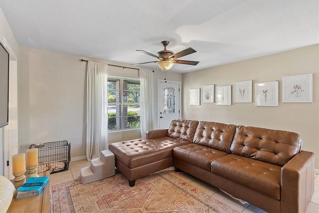 1304 Amy St George West, TX 78022 - Thumbnail 4