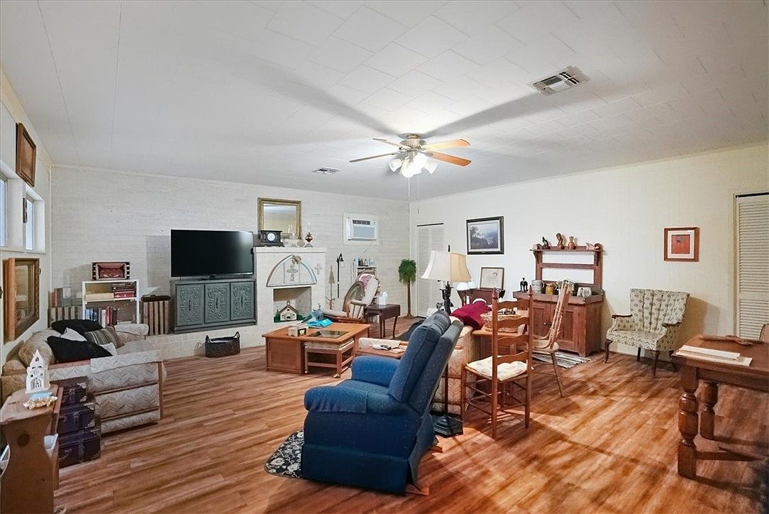 1000 Austin St George West, TX 78022 - Thumbnail 4