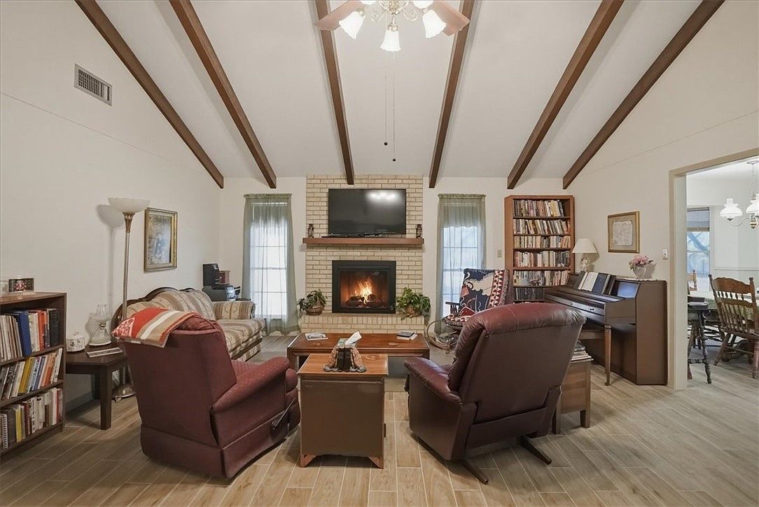 1309 Burleson St George West, TX 78022 - Thumbnail 4