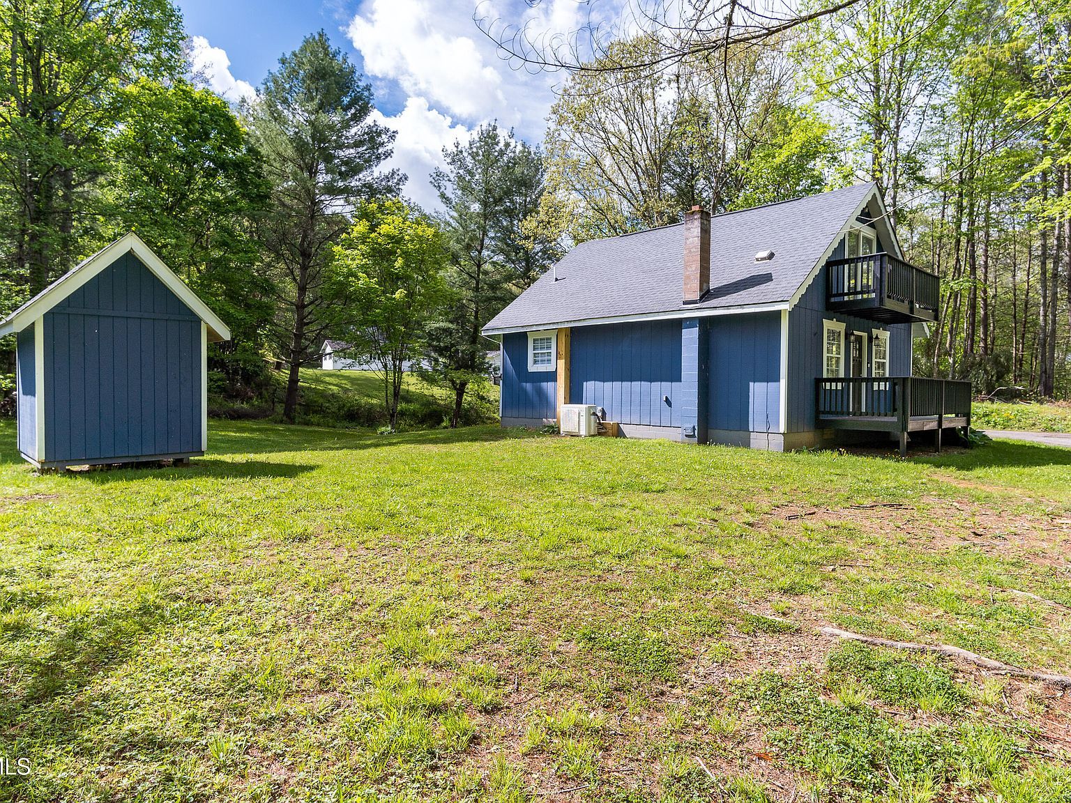 388 Crestwood Dr Mountain City, TN 37683 - Thumbnail 4