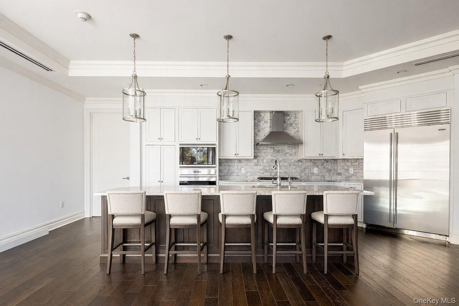 2000 Royal Ct Unit 2109 North Hills, NY 11040 - Thumbnail 4