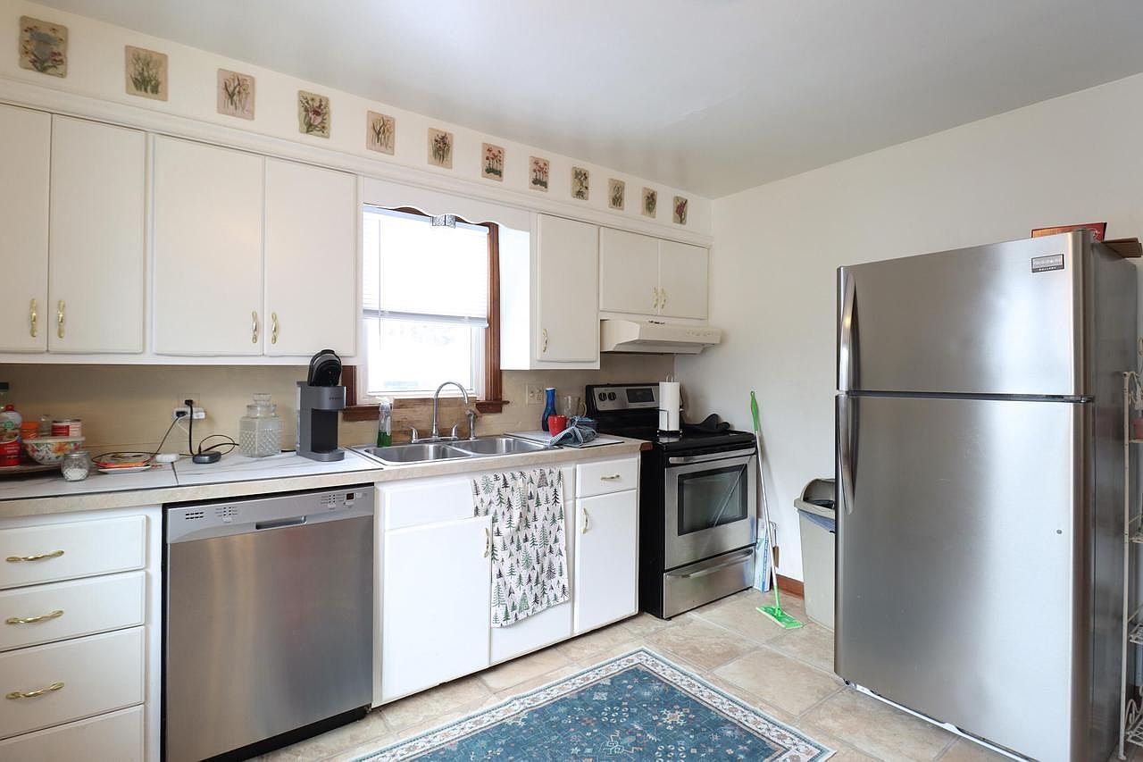 1622 Cleveland Ave Racine, WI 53405 - Thumbnail 4