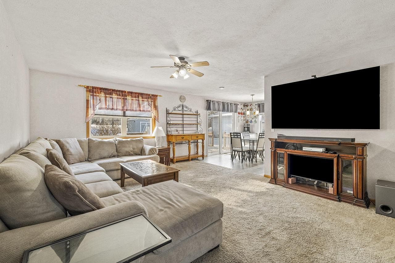 131 Emily Ct Darien, WI 53114 - Thumbnail 4