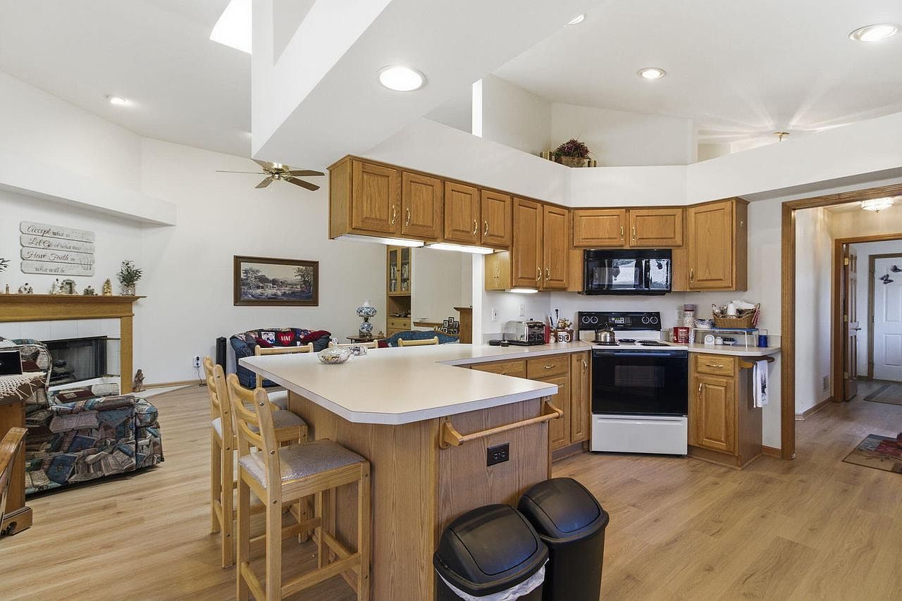 N80W17455 Robin Cir Menomonee Falls, WI 53051 - Thumbnail 4