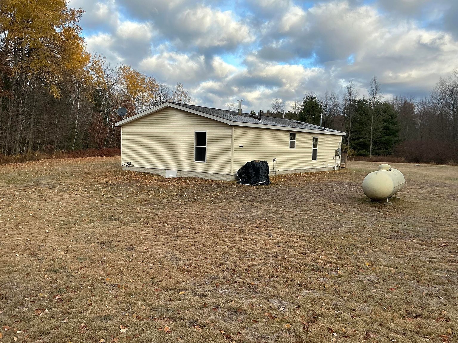 11585 S Flooter Rd Roscommon, MI 48653 - Thumbnail 4