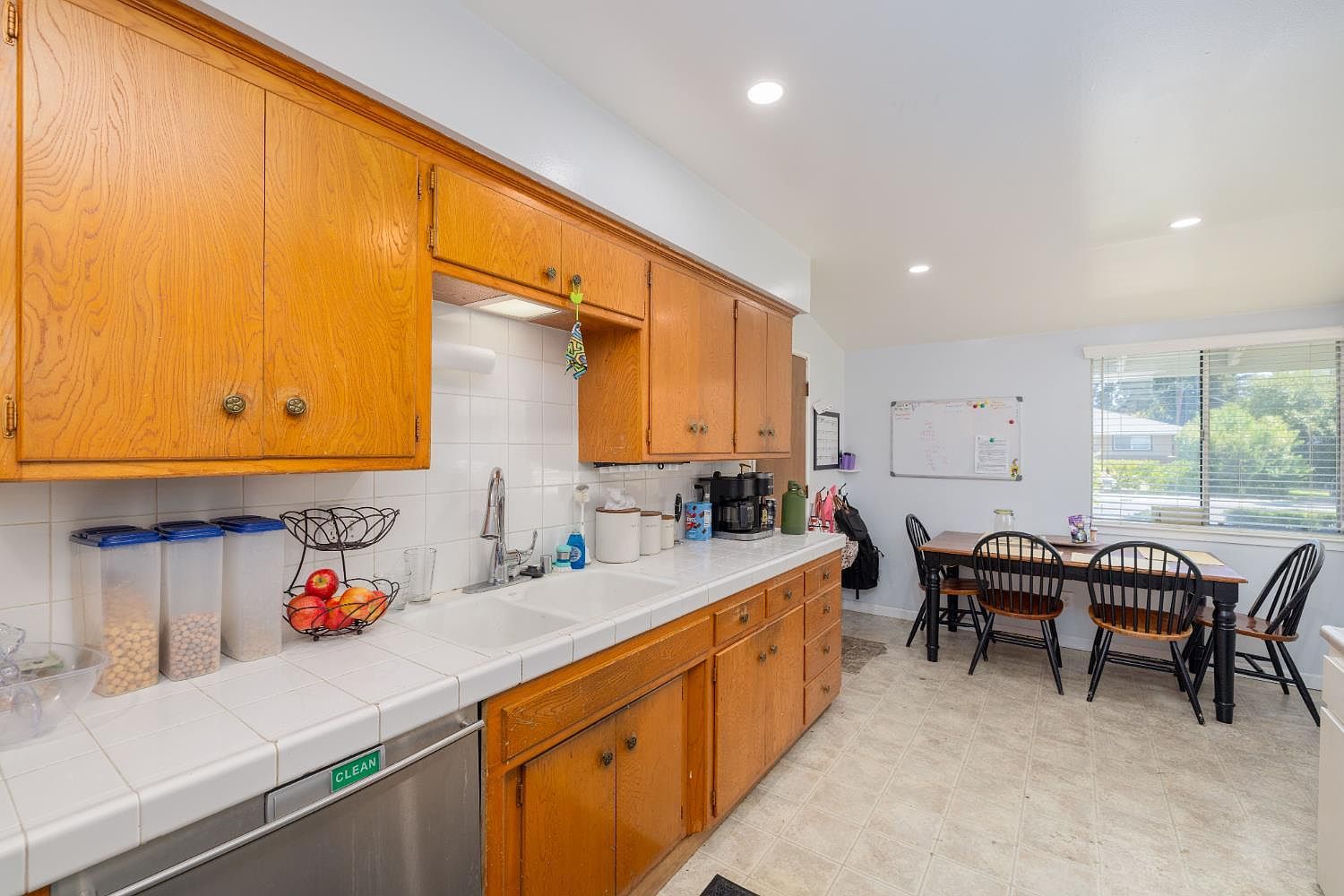 4907 Crestview Dr Carmichael, CA 95608 - Thumbnail 4