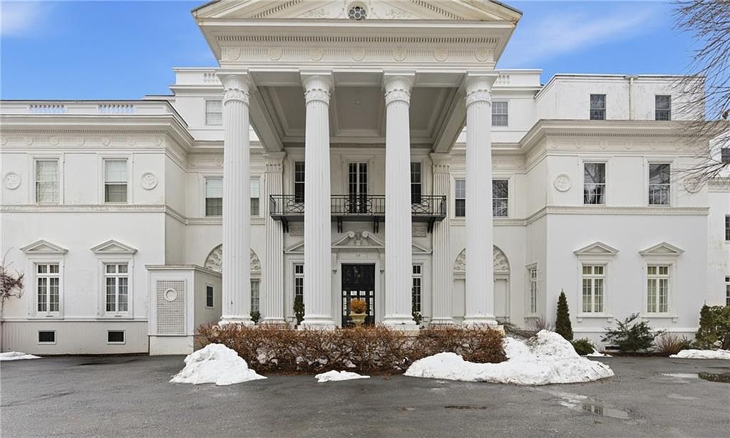 553 Bellevue Ave APT 6 Newport, RI 02840 - Thumbnail 4