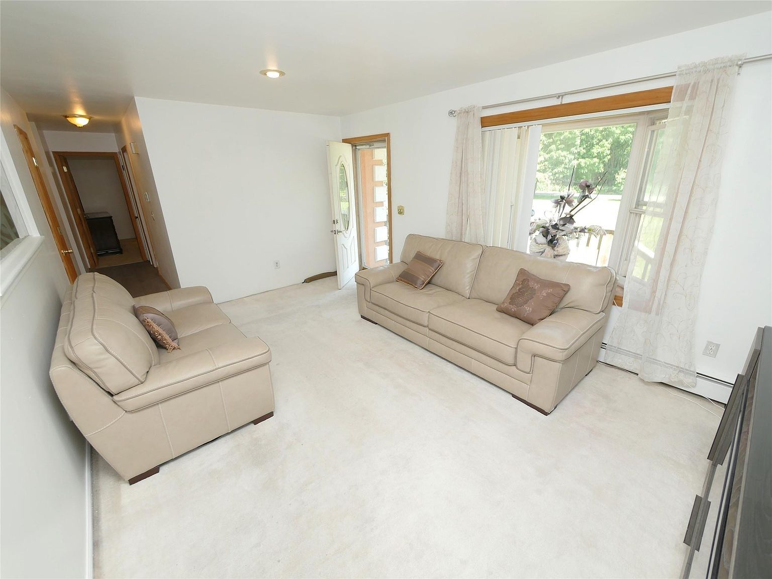 34 Wards Ln Bellport, NY 11713 - Thumbnail 4