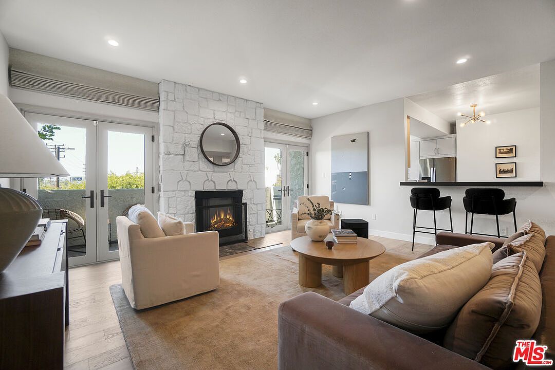 166 S Hayworth Ave APT 201 Los Angeles, CA 90048 - Thumbnail 4