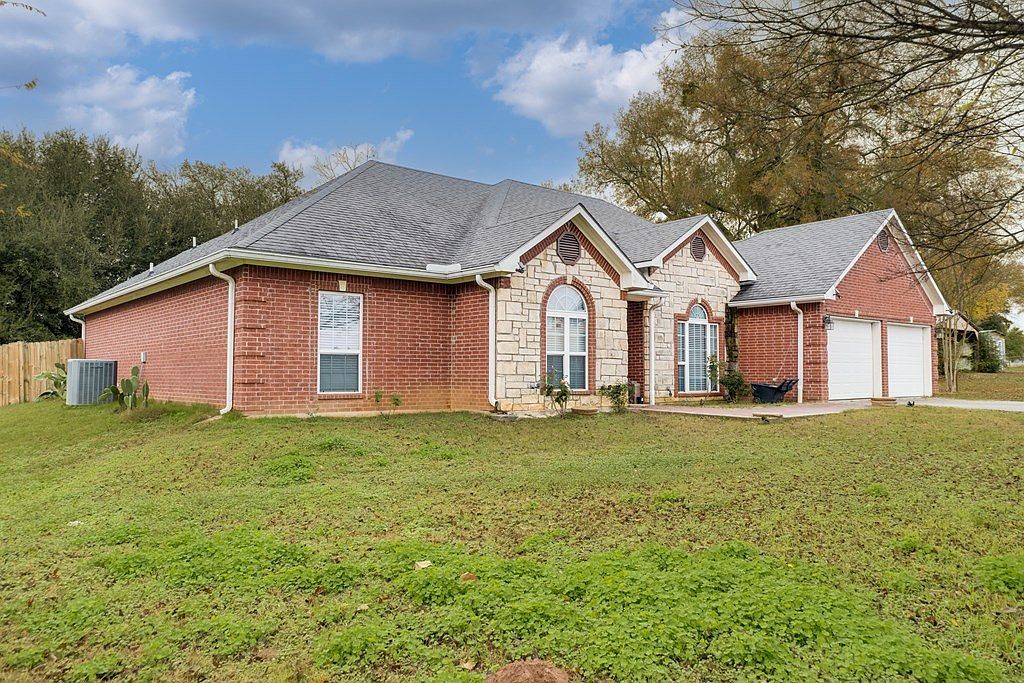 12328 Lovers Ln Larue, TX 75770 - Thumbnail 4