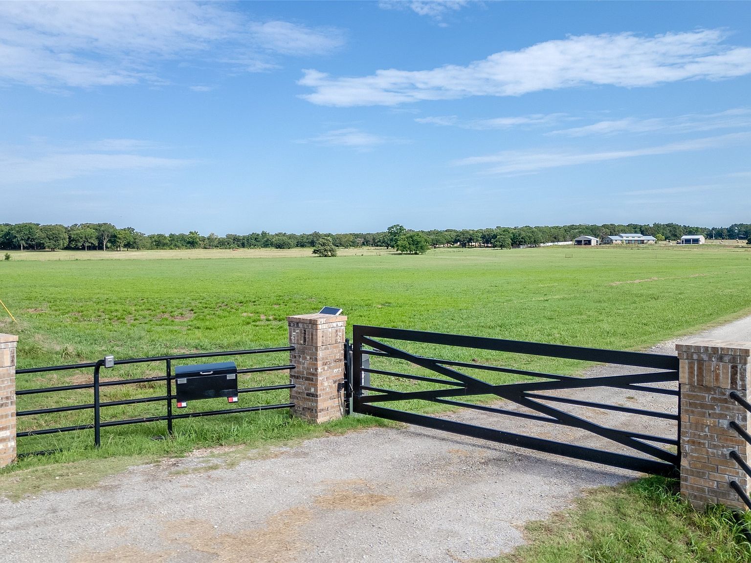 75 Ribbonwood Trl Collinsville, TX 76233 - Thumbnail 4