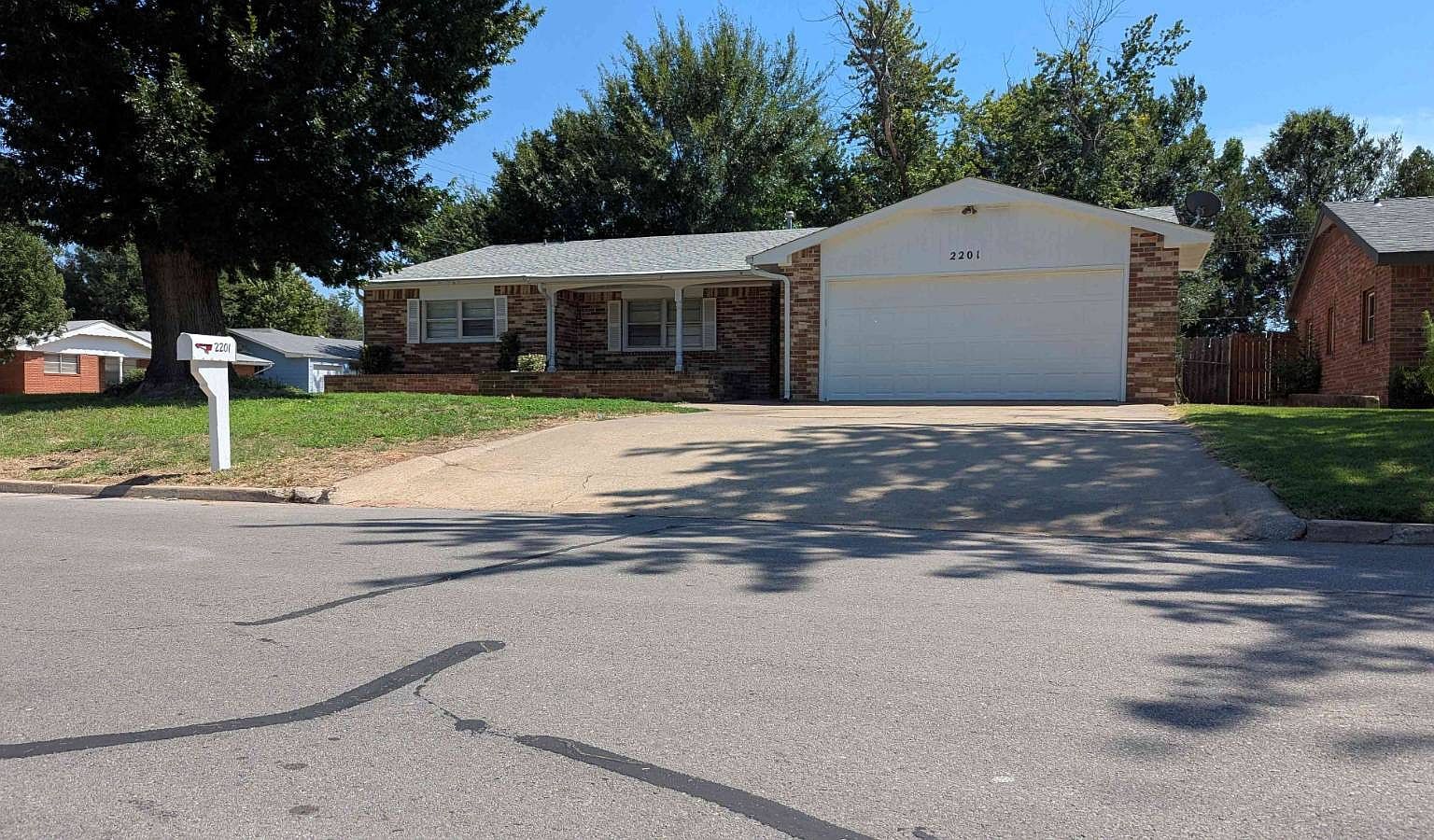 2201 Cherry Ave Woodward, OK 73801 - Thumbnail 4