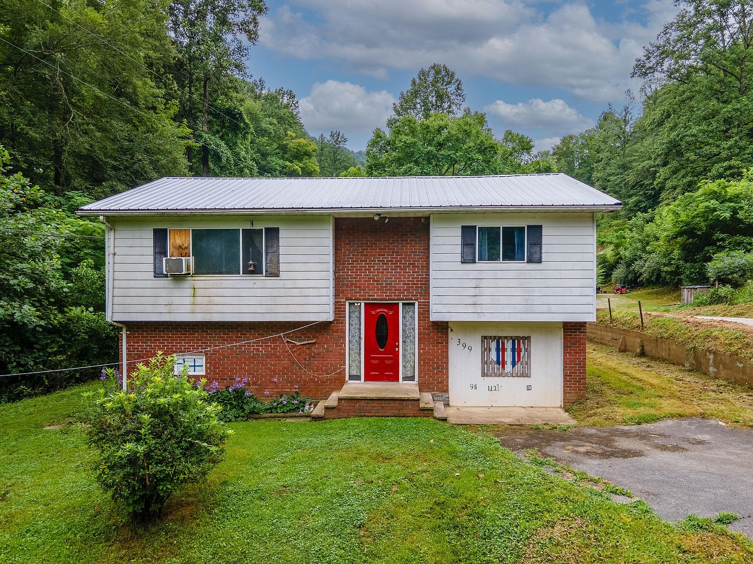 399 Hayes Br Langley, KY 41645 - Thumbnail 4