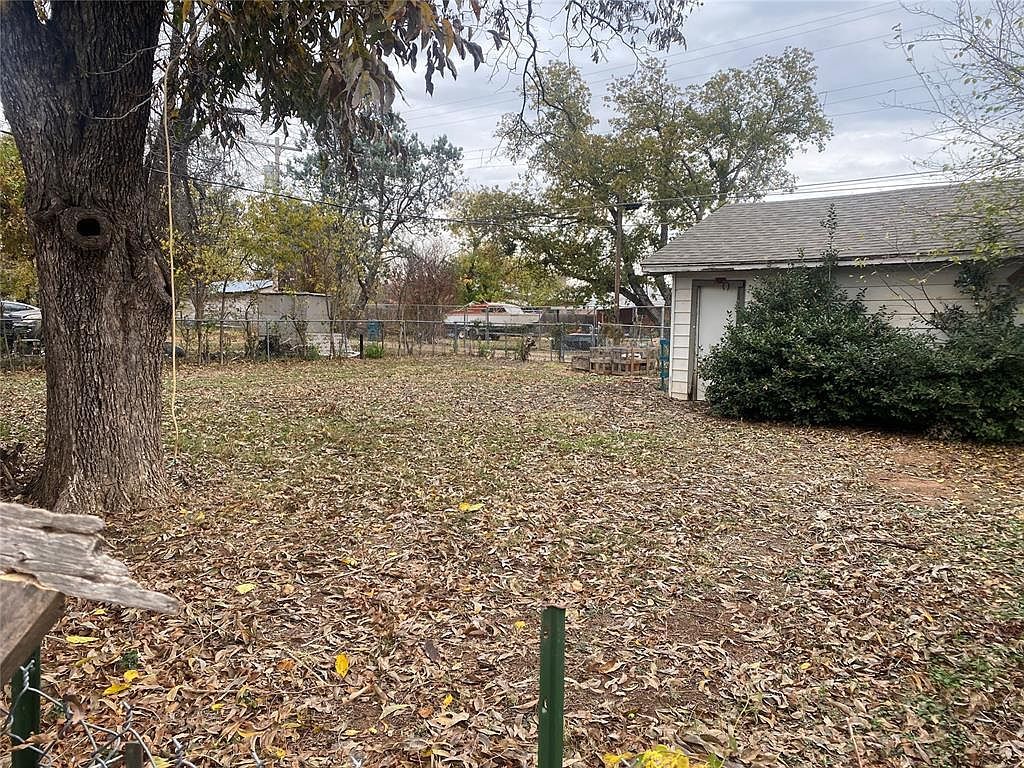 700 N 11th St Frederick, OK 73542 - Thumbnail 4