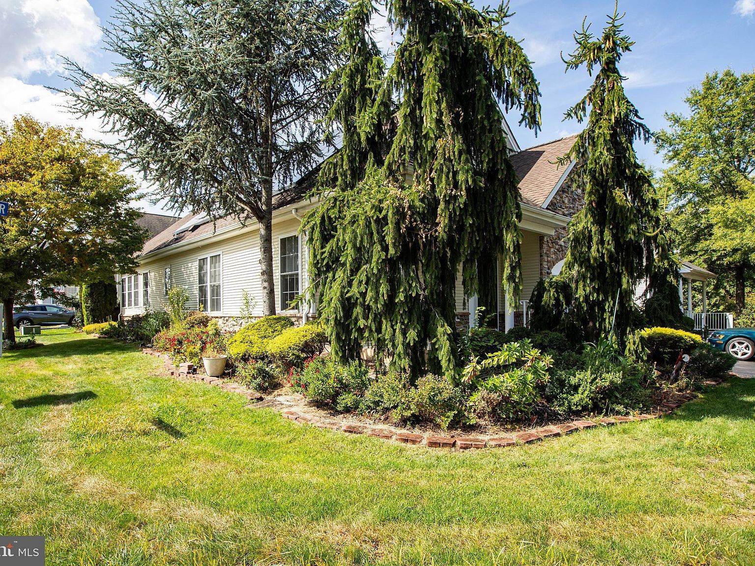 97 Hummingbird Dr Hamilton, NJ 08690 - Thumbnail 4