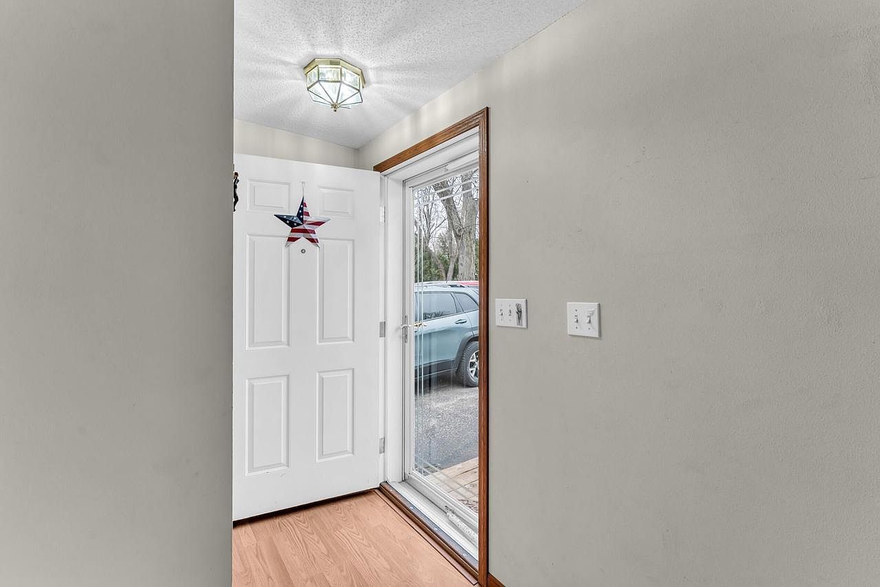 N1191 Walworth St Genoa City, WI 53128 - Thumbnail 4