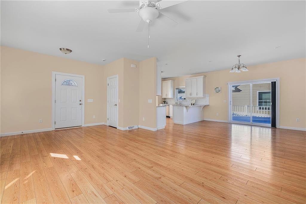 58 Chickadee Ln South Kingstown, RI 02879 - Thumbnail 4