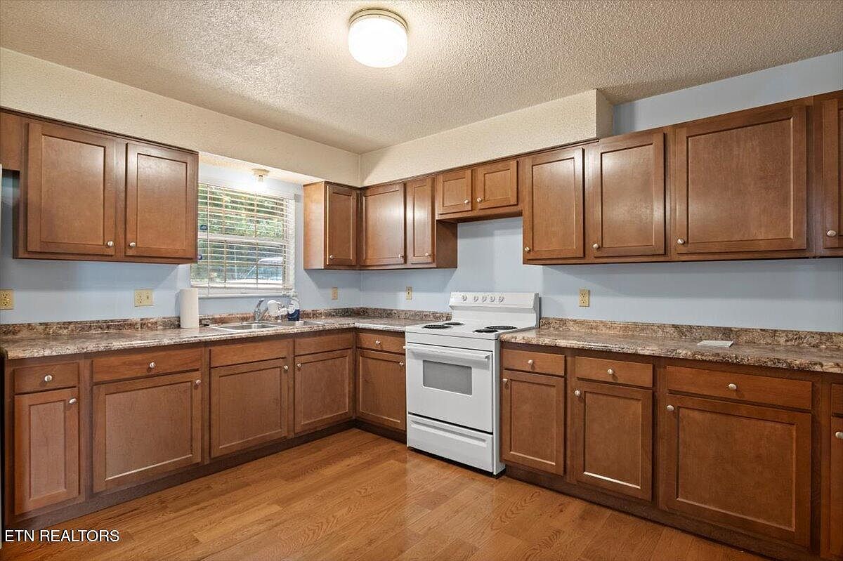 546 Park Rd Caryville, TN 37714 - Thumbnail 4