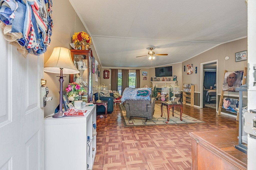 2497 Slate Creek Rd Grundy, VA 24614 - Thumbnail 4