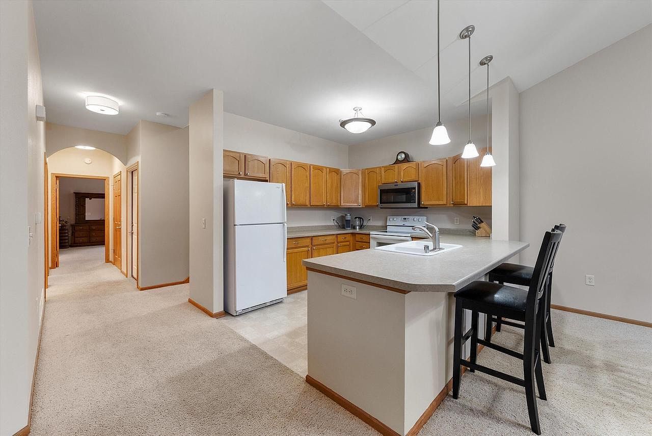 1655 New Port Vista Dr Grafton, WI 53024 - Thumbnail 4