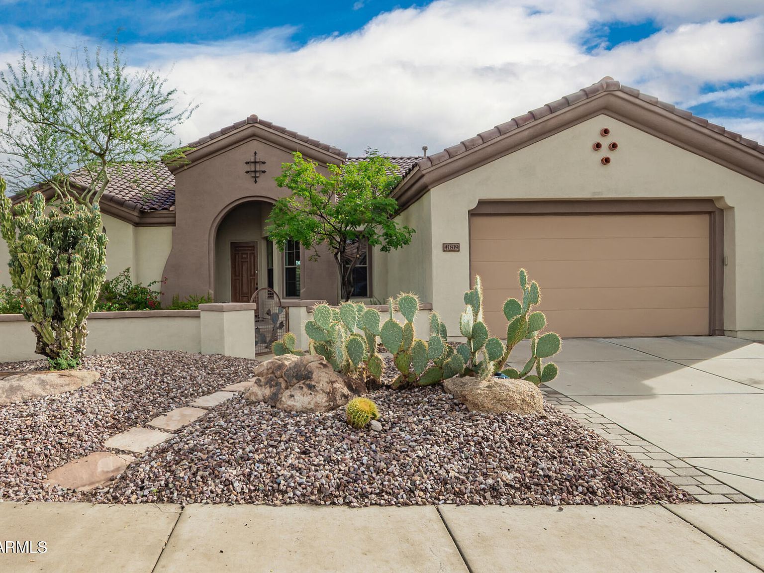 41819 N Iron Horse Ct Phoenix, AZ 85086 - Thumbnail 4