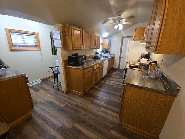 231 E Center St Shawano, WI 54166 - Thumbnail 4