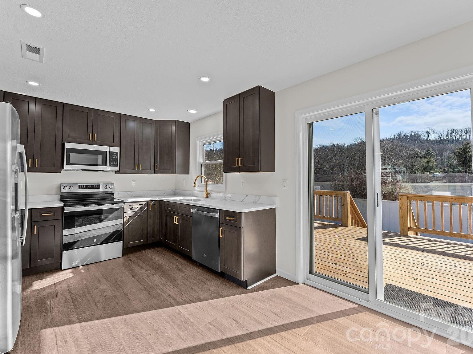 83 Hillside St Franklin, NC 28734 - Thumbnail 4