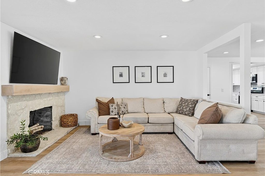 12671 Hollyglen Cir Riverside, CA 92503 - Thumbnail 4