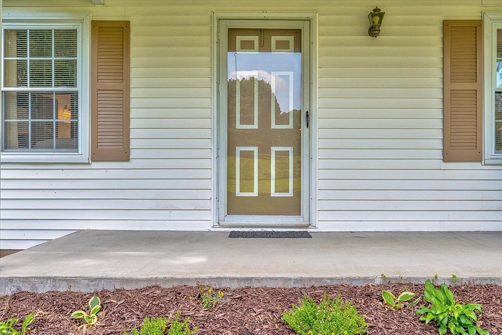 388 E Hightower Rd Sutherlin, VA 24594 - Thumbnail 4