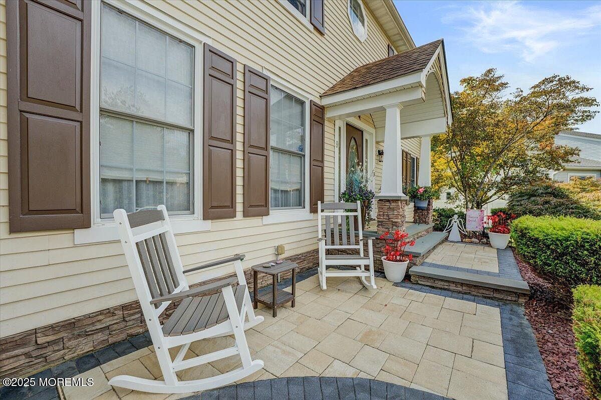 9 Hawk Ct Howell, NJ 07731 - Thumbnail 4