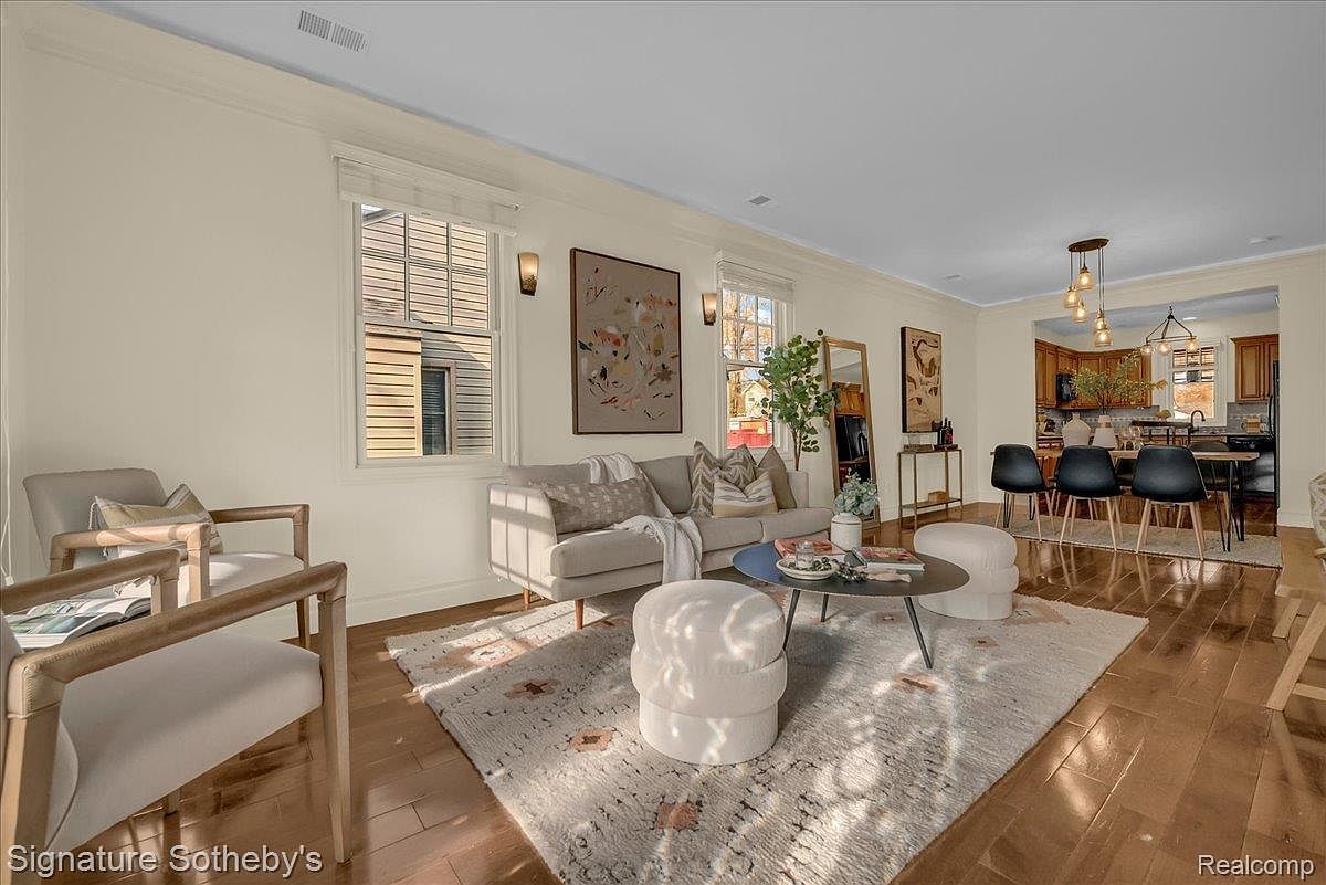 621 Dewey St Royal Oak, MI 48067 - Thumbnail 4